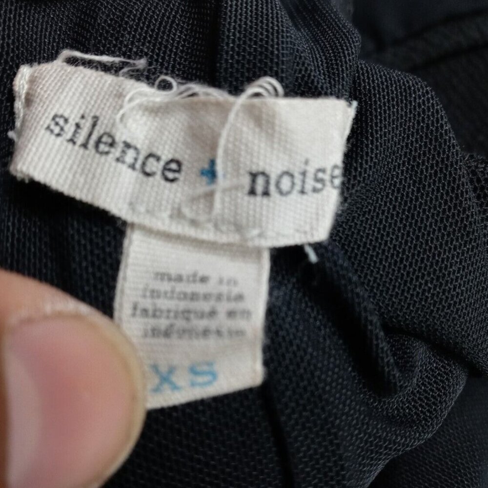 Silence+Noise Size XS Black Sleeveless Mini Lined Dress zippers. - Picture 8 of 9